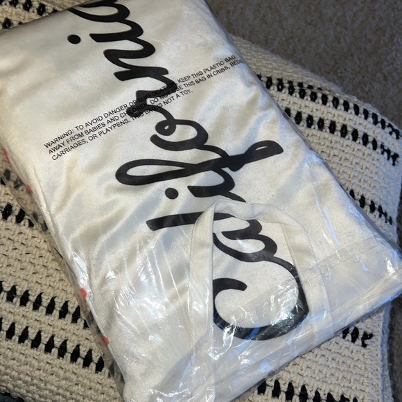 California throw blanket with draw string/shoulder strap carry bag. Bran… - Picture 4 of 4